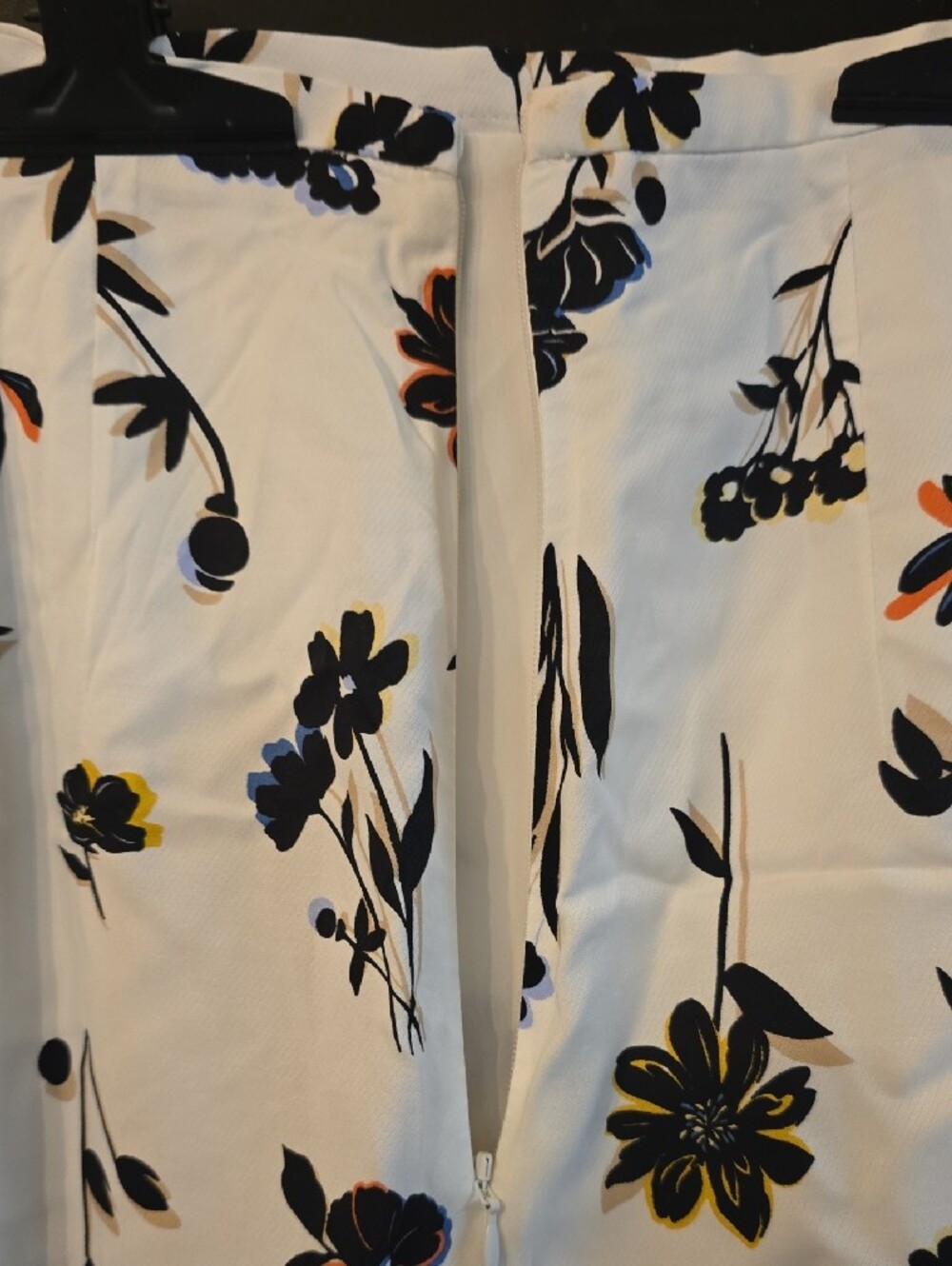 Ann Taylor White Floral Pencil Skirt - Women - Picture 5 of 5